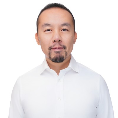 Warren Mok headshot